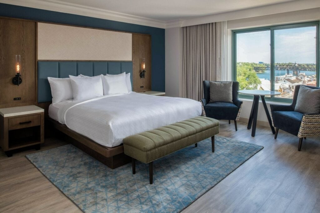 Best Hotels in Sacramento, California: Embassy Suites by Hilton Sacramento Riverfront Promenade