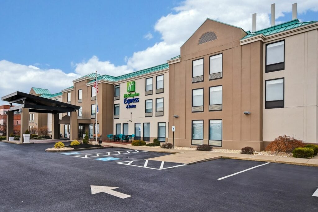 Where to Stay Near Dorney Park: Holiday Inn Express and Suites Allentown Dorney Park Area